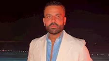يسرا وهند صبري.. عمر السعيد يستقبل الوافدين على عزاء والده