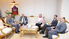 وزير العمل يبحث مع لجنة مكافحة الهجرة غير الشرعية توفير بدائل آمنة للشباب