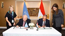 وزير الخارجية يبحث مع ممثل الأمم المتحدة تعزيز الحوار بين الثقافات ومكافحة الإسلاموفوبيا