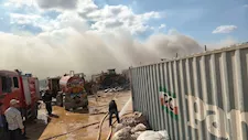 السيطرة على حريق مخلفات أقمشة بالمنطقة الصناعية بأبو خليفة (صور)