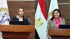 القومي للمرأة يناقش مع وحدات تكافؤ الفرص معايير بيئة العمل الآمنة بالمدارس في القاهرة - صور