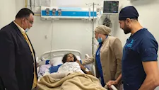 رئيس أكاديمية الفنون تزور طالبي معهد الموسيقى العربية بعد تعرضهما لحادث