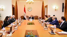 وزير الخارجية يبحث فتح مسارات جديدة للهجرة النظامية ومواجهة الاتجار بالبشر