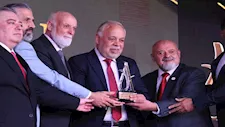 بعد منحه لقب عميد الفنانين.. روجينا تهنئ أشرف زكي.. ماذا قالت؟