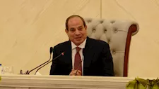 رسائل الرئيس السيسي في الاجتماع الموسع مع قادة الدولة.. خبراء يكشفون دلالاتها