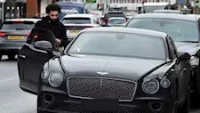 بعد إيقاف رخصته في إنجلترا.. تعرف على أسطول سيارات محمد صلاح