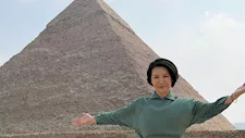 خلال جولتها بالقاهرة.. مذيعة صينية شهيرة تكشف سر إعجابها بالمصريين (صور وفيديو)