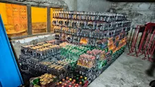 ضبط 10 آلاف عبوة مياه غازية ومقرمشات منتهية الصلاحية في كفر الشيخ - صور