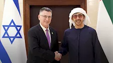 وزير الخارجية الإماراتي يطمئن على ركاب "فلاي دبي" خلال اتصال مع نظيره الإسرائيلي (تفاصيل)