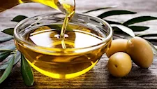 لماذا ينصح خبراء التغذية بزيت الزيتون؟.. "المعهد القومي" يوضح