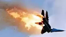 سقوط مقاتلة "فانتوم" خلال عرض جوي في قاعدة عسكرية باليونان