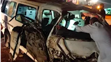 "العربية بقت خردة".. 13 مصابًا في انقلاب ميكروباص بطريق الإسماعيلية - السويس (صور)