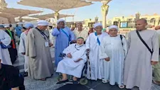 خرج لأداء العمرة عن نجله الراحل.. حكاية أب من قنا توفي في حادث أتوبيس بالسعودية - صور