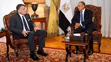 وزير الخارجية يؤكد دعم مصر للأونروا ويدعو لضمان دخول المساعدات إلى غزة