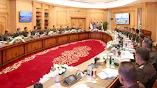 صور- وزير الدفاع يلتقي مقاتلي الجيشين الثاني والثالث الميدانيين لمتابعة التدريب القتالي