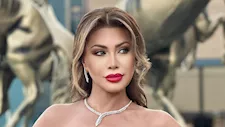 بفستان أنيق.. الفنانة نوال الزغبي تتألق في أحدث جلسة تصوير