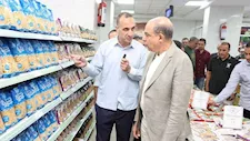 طبق البيض بـ 70 واللحمة بـ350 جنيها.. محافظ المنيا يعلن ضخ 400 طن مواد غذائية 