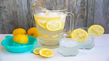 ماذا يحدث لضغط الدم عند شرب ماء الليمون يوميا؟