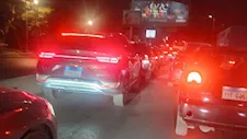 شلل مروري في القاهرة والجيزة.. وعمرو أديب يعلق: الآلاف عانوا دون توضيح
