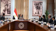  مدبولي ورئيس "تويوتا تسوشو" يبحثان تعزيز استثمارات السيارات والطاقة بمصر