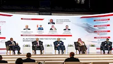 وزير الطيران يستعرض تأثير الذكاء الاصطناعي على مستقبل قطاع الطيران