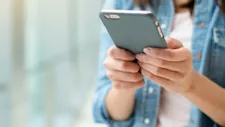 "شات على الموبايل وخرطوم كهرباء".. قصة مقتل قاصر على يد والدها في الوراق