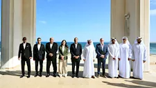 وزيرة الإسكان تستعرض موقف المرافق والبنية الأساسية بمشروعات رأس وشمس الحكمة