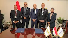 مصر للطيران توقع اتفاقية مع الأياتا لخفض الانبعاثات ودعم الاستدامة