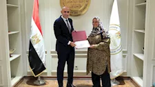 "المحافظ هيزورني بكرة".. مديرة مدرسة القليوبية تكشف كواليس تكريمها من وزير