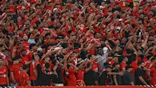جماهير الأهلي تشعل أجواء مباراة المقاولون بهتافات قوية (فيديو)