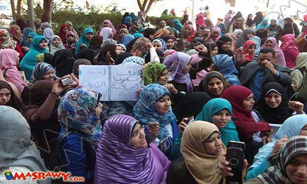طالبات بجامعة الأزهر يعلنّ الإضراب عن الدراسة 