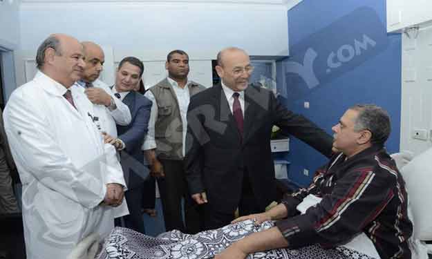 فاضل يتفقد مستسشفى مصر للطيران للاطمئنان على الخدم