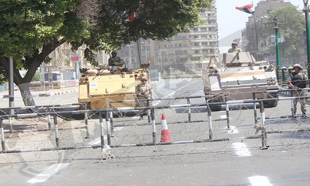 الأمن يغلق التحرير أمام المرور وتشديدات مكثفة بالن