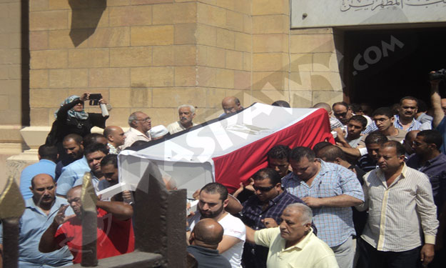 الآلاف يشيعون جثمان طالب هندسة القاهرة من مسجد الس