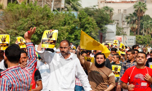 مشادات كلامية بين مسيرة لأنصار مرسي وأقباط بالزيتو