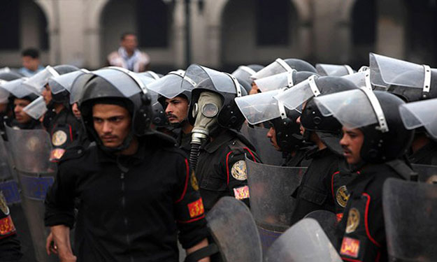 قوات الأمن تطبق قانون التظاهر على أنصار مرسي لأول 