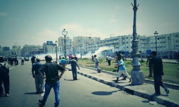 قوات الأمن تطلق الغاز على مسيرة لأنصار مرسى بالمعا