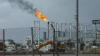 وعد بفك الحصار المفروض على المنشآت النفطية في ليبي