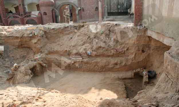 اكتشاف مقبرتين من العصر البطلمي بالقنطرة شرق