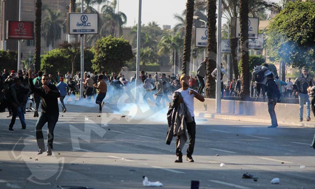 اشتباكات بين طلاب من أنصار مرسي وأمن جامعة القاهرة