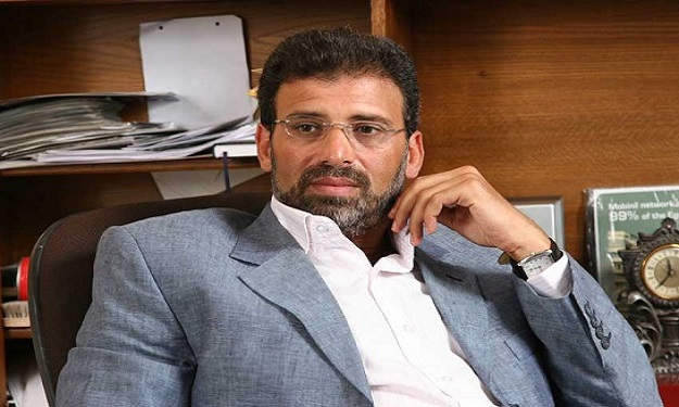 خالد يوسف: إدارة عمرو موسى للجنة الخمسين ''مذهلة''