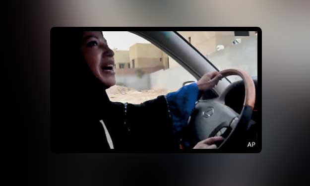 توقيف سيدة سعودية تحدت حظر قيادة السيارات في الريا