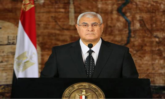 الرئيس منصور يدعو نساء مصر للمشاركة في الاستفتاء ع