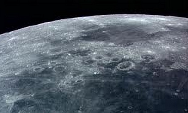 الصين تنشر صوراً لسطح القمر من مسبارها الفضائي 