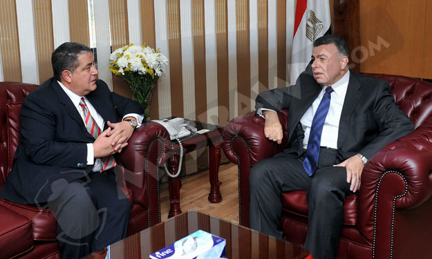 ياسين منصور يبحث مشكلات مشروعاته مع وزير الاستثمار