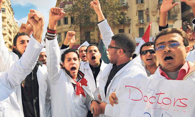 الأطباء يستهلون العام الجديد بـ''إضراب''