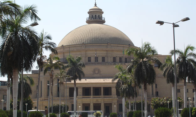 انتظام الامتحانات بجامعة القاهرة وسط غياب لقوات ال