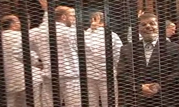 بالفيديو..مساعد وزير الداخلية: مرسي يتريض داخل الز