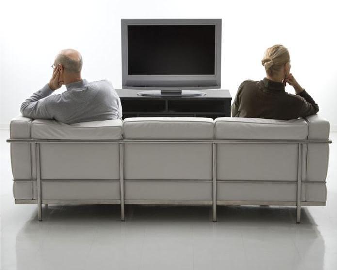 هل يمثّل (التلفزيون) خطراً على الحياة الزوجيّة؟