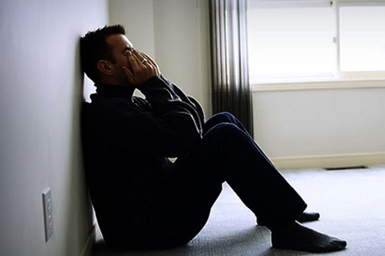 الشعور المستمر بالحزن أو القلق قد يشير إلى الإصابة